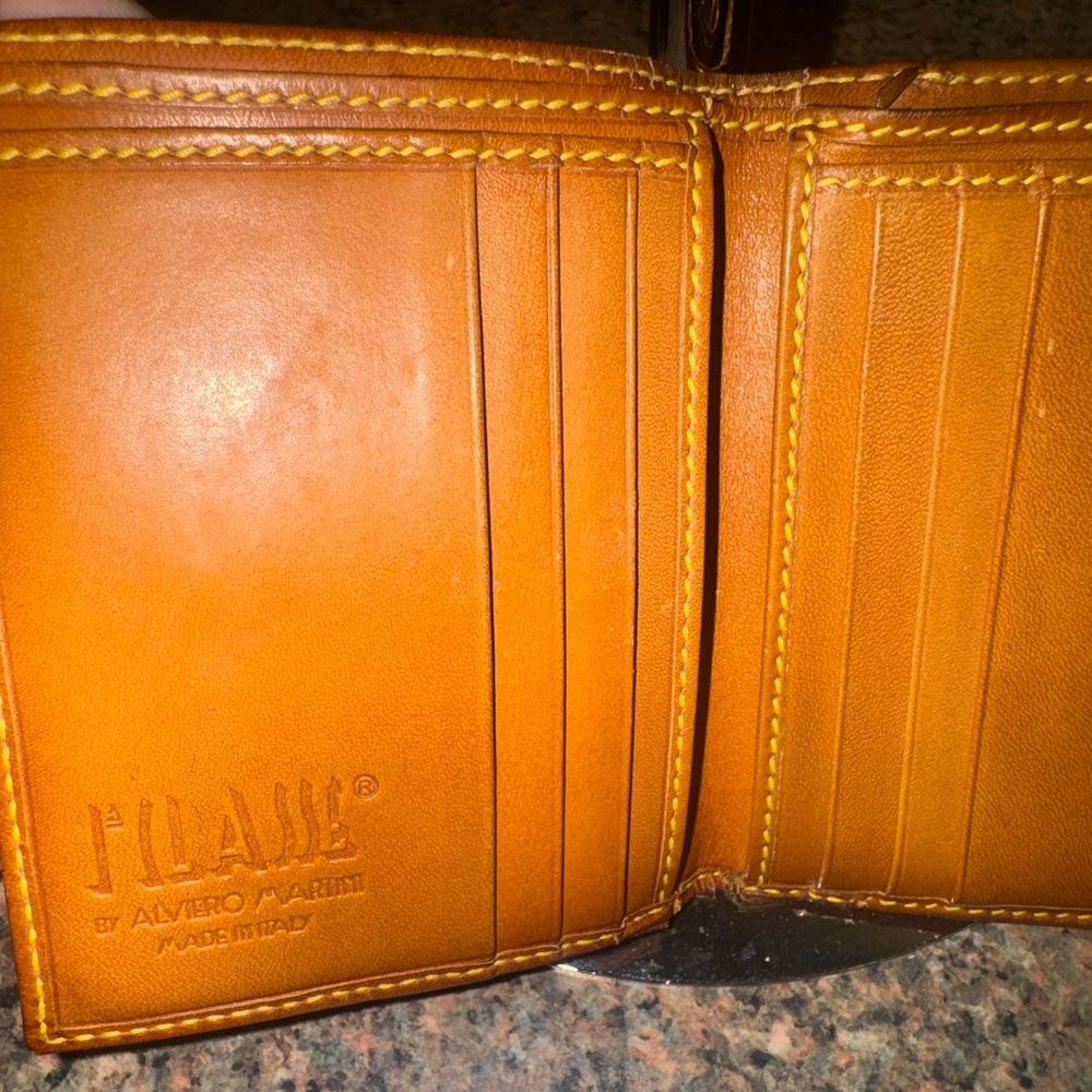 Alviero Martini Tan and Brown Wallet - Picture 4 of 5
